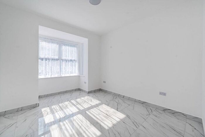 3 Bedroom Flat To Rent In Graham Road, Harrow Weald, Harrow, HA3