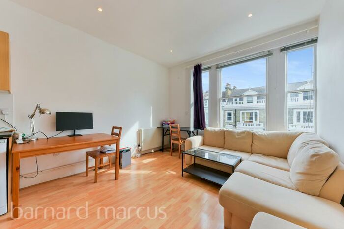 2 Bedroom Apartment To Rent In Coleherne Road, Earls Court, London, SW10