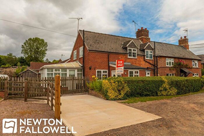 3 Bedroom Cottage For Sale In Great North Road, Gamston, DN22