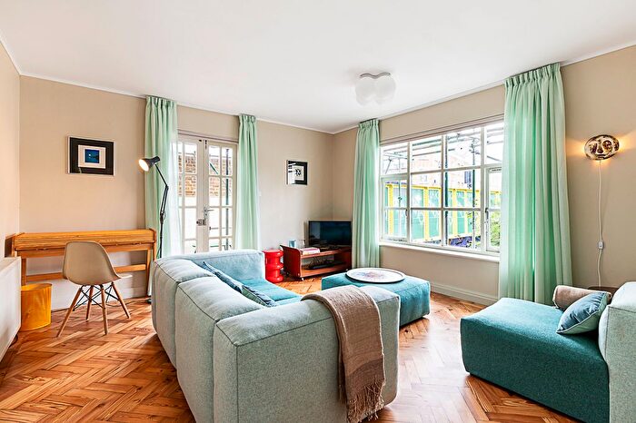 3 Bedroom Flat To Rent In Flat, Regents Wharf, Wharf Place, London, E2