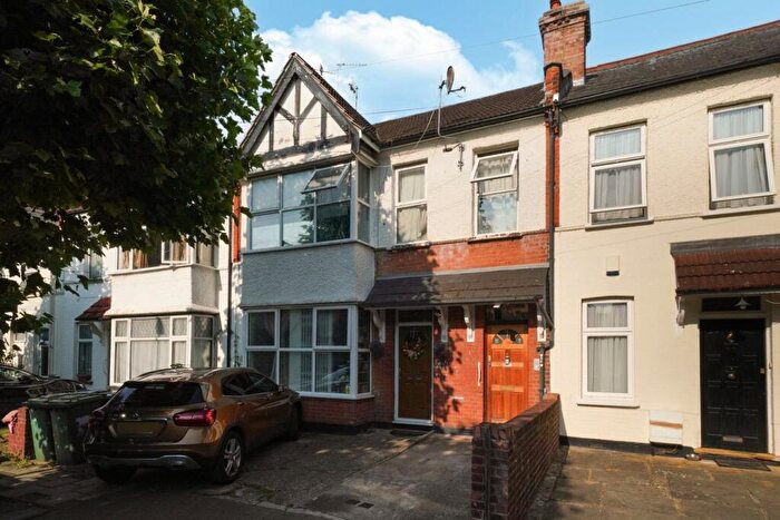 2 Bedroom Maisonette For Sale In Greenhill Road, Harrow, HA1
