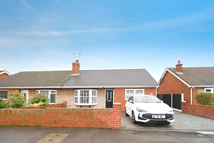 3 Bedroom Semi-Detached Bungalow For Sale In Mallard Avenue, Barnby Dun, Doncaster, DN3