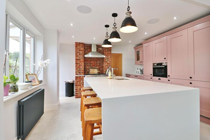 5 Bedroom Detached House For Sale In Burnetts Lane, West End, SO30
