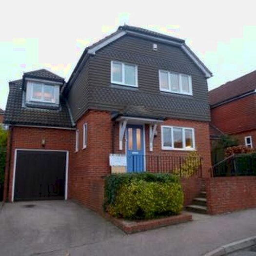 4 Bedroom Detached House To Rent In Richmond Way, East Grinstead, West Sussex, RH19
