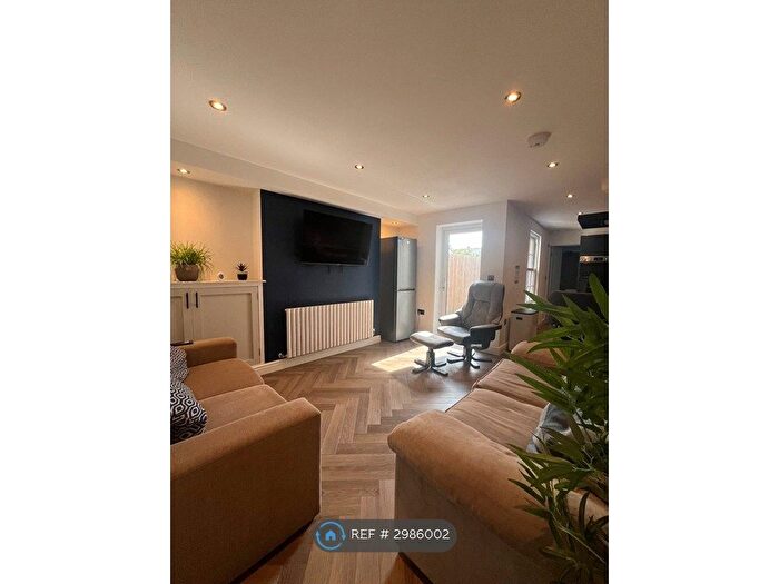 5 Bedroom Terraced House To Rent In Harriet St, Cardiff, CF24