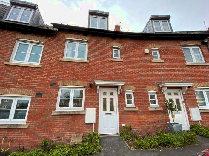 3 Bedroom Town House To Rent In Strouds Close, Old Town, Swindon, SN3
