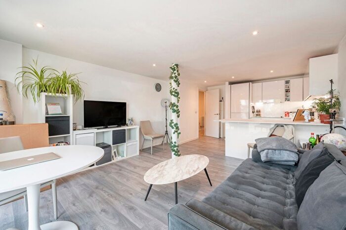 1 Bedroom Flat To Rent In Vantage Court, Old Kent Road, SE1
