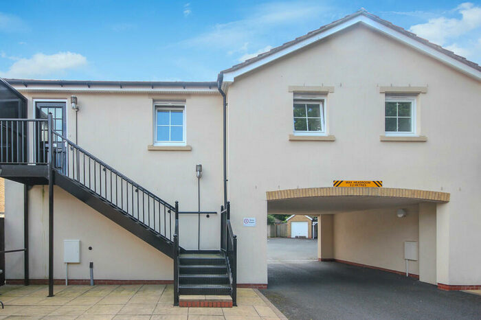 2 Bedroom Apartment To Rent In Dickens Heath Road, Dickens Heath, B90