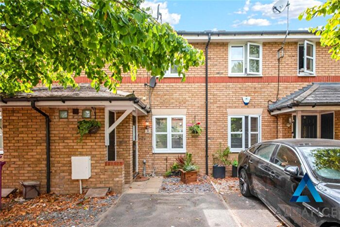 2 Bedroom Terraced House To Rent In Milligan Street, London, E14