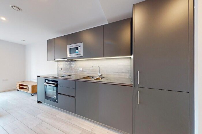 Apartment To Rent In Park Central East, SE17