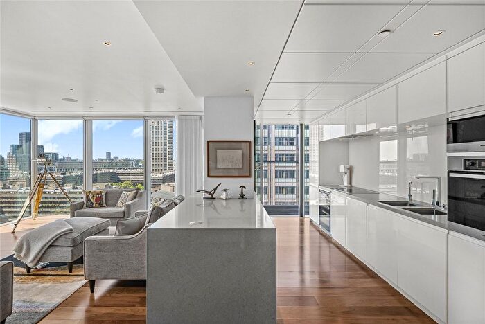 3 Bedroom Flat For Sale In The Heron, Moor Lane London, EC2Y - Photo 3