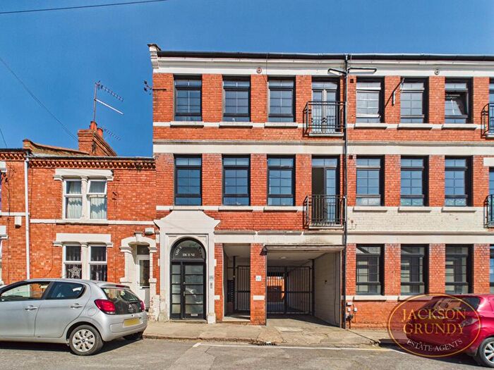 2 Bedroom Apartment For Sale In Artizan Road, Northampton, NN1
