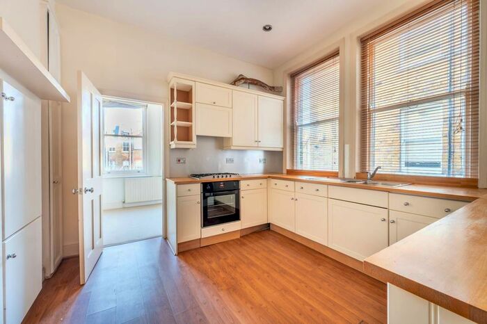 2 Bedroom Flat To Rent In Wymering Road, Maida Vale, London, W9