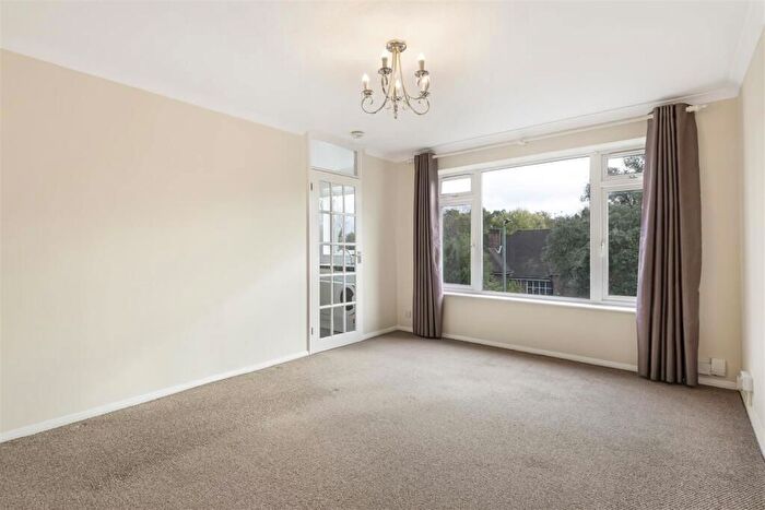 1 Bedroom Flat For Sale In Willow Grove, Chislehurst, BR7