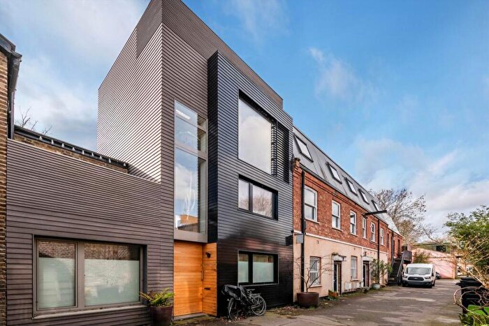 2 Bedroom House For Sale In Trafalgar Mews, Hackney Wick, E9