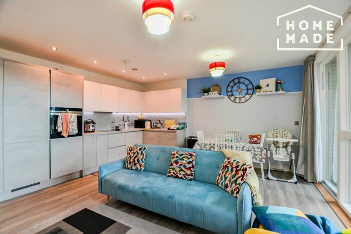 2 Bedroom Flat To Rent In Derny Avenue, London, E20