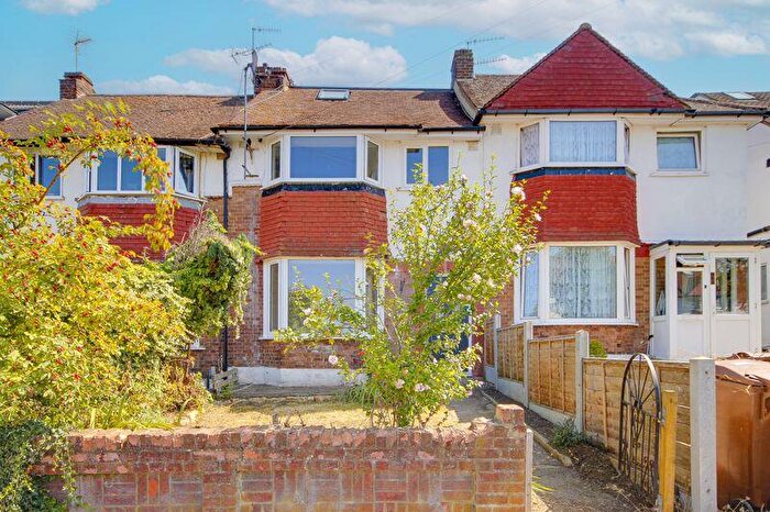 4 Bedroom Terraced House For Sale In Drysdale Avenue, Chingford, E4