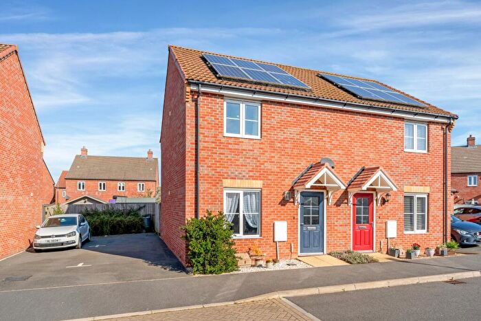 2 Bedroom Semi-Detached House For Sale In Hornbeam Crescent, Barleythorpe, LE15
