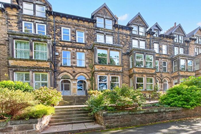 3 Bedroom Flat For Sale In Flat J Valley Drive, Harrogate, HG2