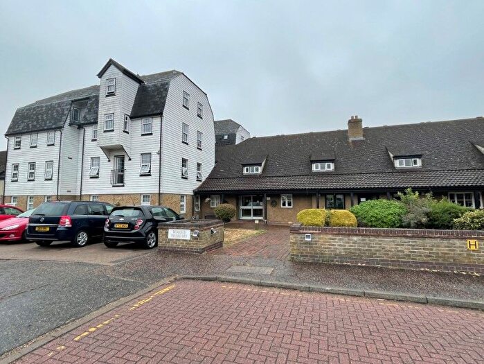 1 Bedroom Flat For Sale In Flat, Lucam Lodge, The Garners, Rochford, Essex, SS4