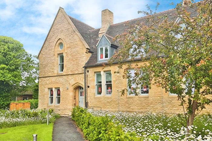 3 Bedroom Property For Sale In Banbury Road, Chipping Norton, OX7