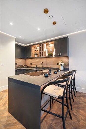 2 Bedroom Flat For Sale In King Street, London, W6