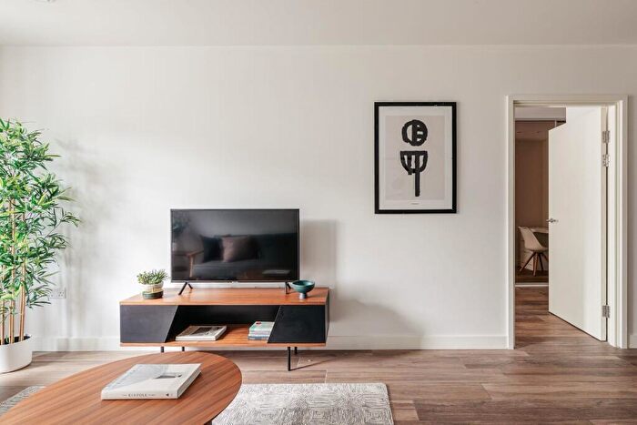 1 Bedroom Flat To Rent In Three Colts Lane, London, E2