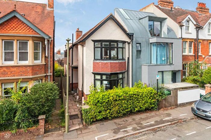 3 Bedroom Semi Detached House For Sale In Hill Top Road, Oxford, OX4