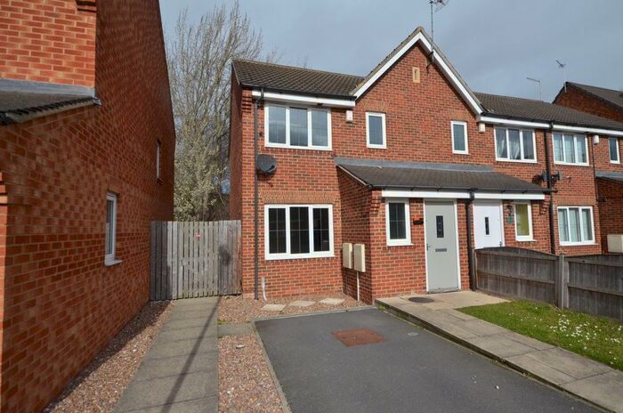 3 Bedroom Semi-Detached House To Rent In Cromwell Mount, Pontefract, WF8
