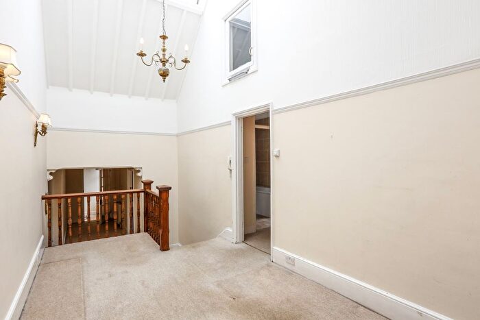 3 Bedroom Flat To Rent In Ridgway, London, SW19