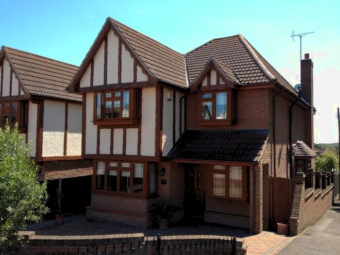 4 Bedroom Detached House To Rent In The Westerings, Hockley, Essex, SS5