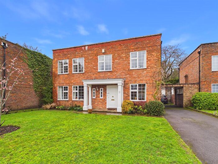 4 Bedroom Detached House For Sale In Tellisford, Esher, KT10