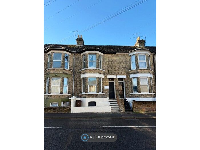 2 Bedroom Flat To Rent In Canterbury Street, Gillingham, ME7