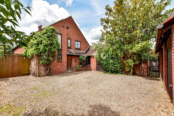 4 Bedroom Detached House To Rent In Oakley Lane, Chinnor, OX39