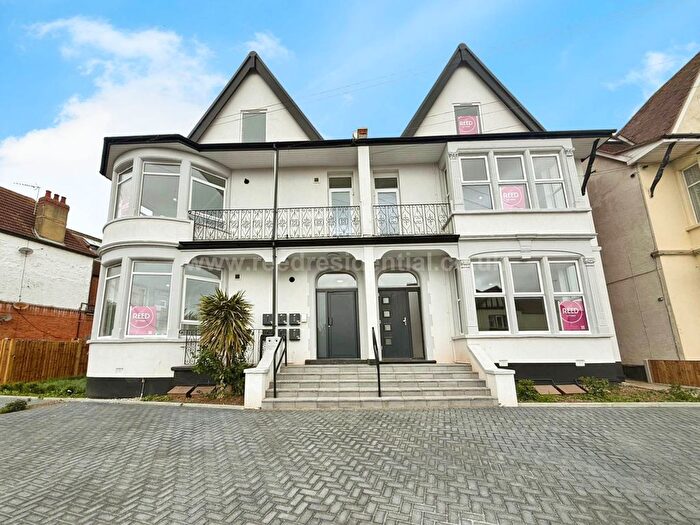 3 Bedroom Flat To Rent In Seaview Apartments Genesta Road, Westcliff On Sea, SS0