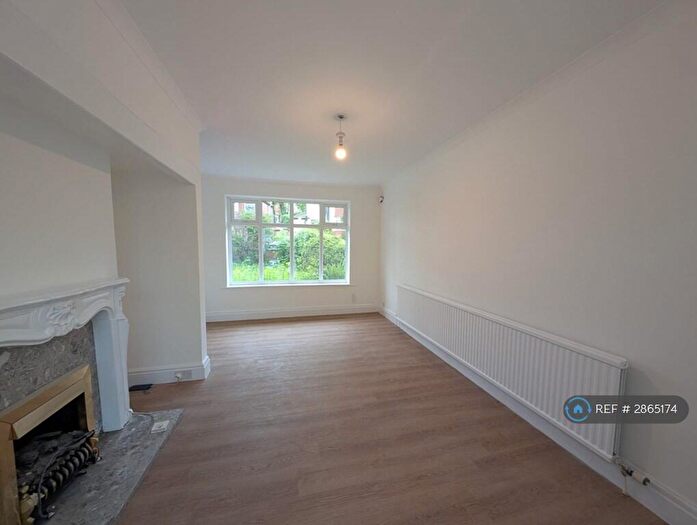 3 Bedroom Semi-Detached House To Rent In Prestwich, Manchester, M25
