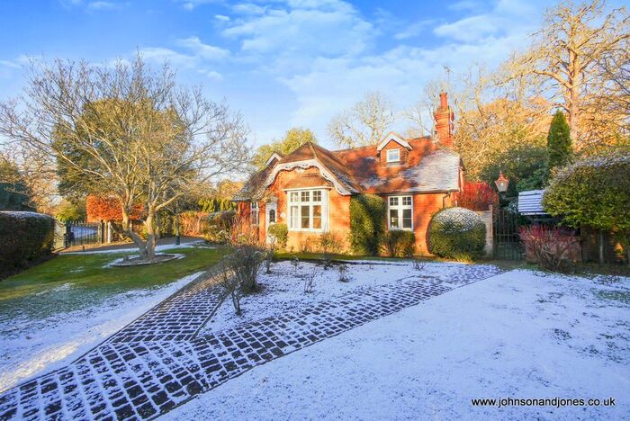 4 Bedroom Detached House To Rent In Lyne Lane, Lyne, KT16