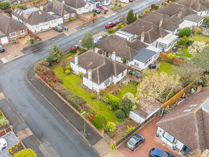 3 Bedroom Detached Bungalow For Sale In Kilmiston Avenue, Shepperton, TW17