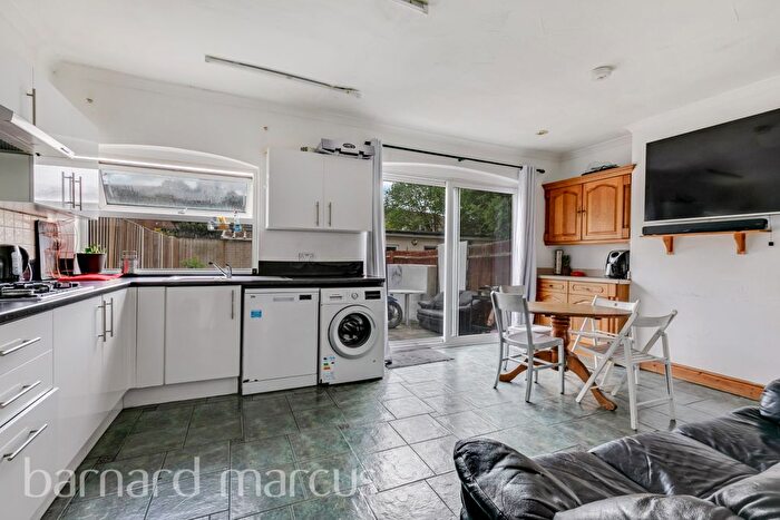 4 Bedroom End Of Terrace House To Rent In Edgehill Road, Mitcham, CR4