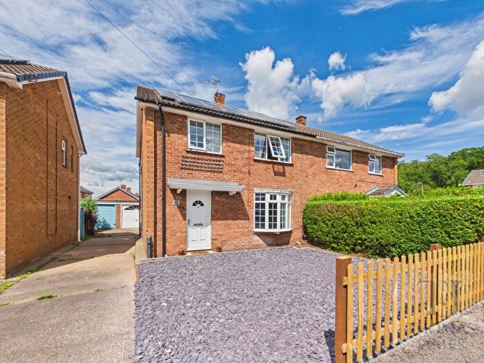 3 Bedroom Semi-Detached House For Sale In Burhill, Cotgrave, NG12