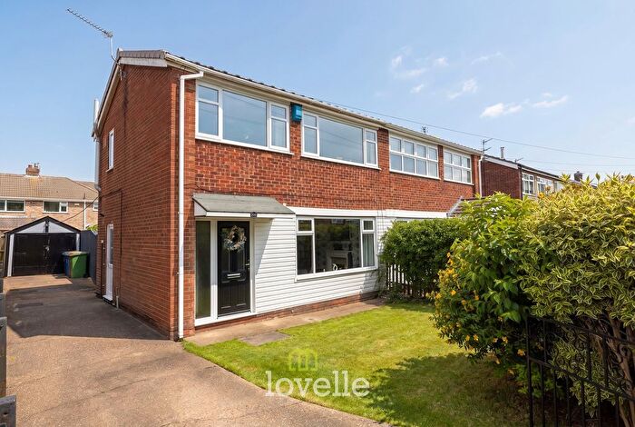 3 Bedroom Semi-Detached House For Sale In Ancaster Avenue, Scartho, Grimsby, DN33