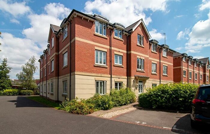 2 Bedroom Flat To Rent In Collingtree Court, Solihull, B92