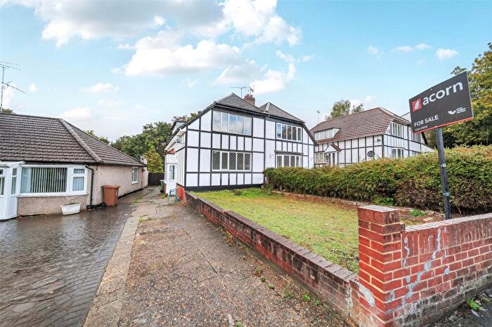 3 Bedroom Semi-Detached House For Sale In Erith Road, Belvedere, DA17