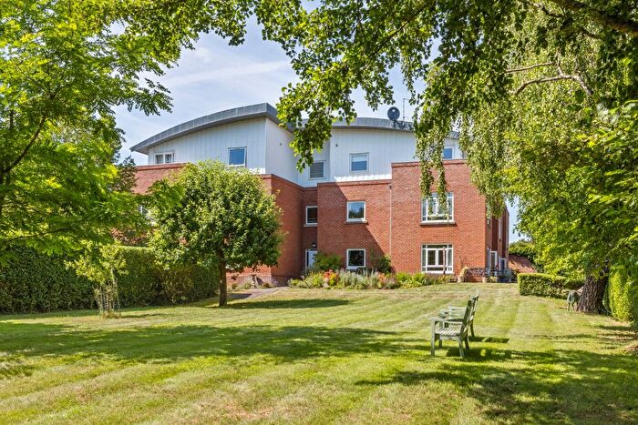 2 Bedroom Flat For Sale In Butlers Place, Milford, GU8