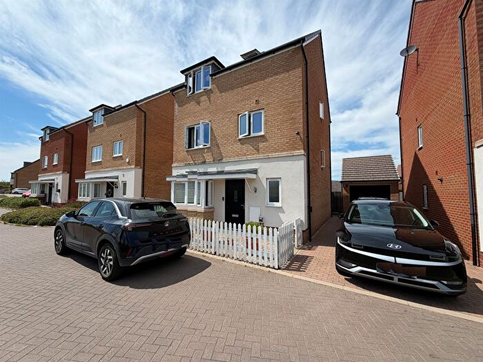 5 Bedroom Detached House For Sale In Firecrest, Hampton Vale, Peterborough, PE7