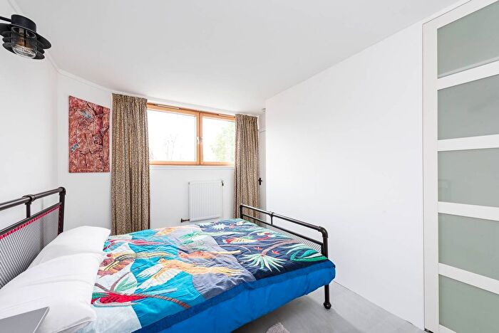 2 Bedroom Flat To Rent In World's End Estate, Chelsea, London, SW10