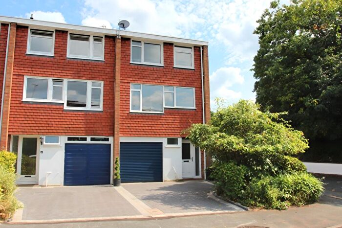 3 Bedroom End Of Terrace House To Rent In Ridgemount, Weybridge, Surrey, KT13
