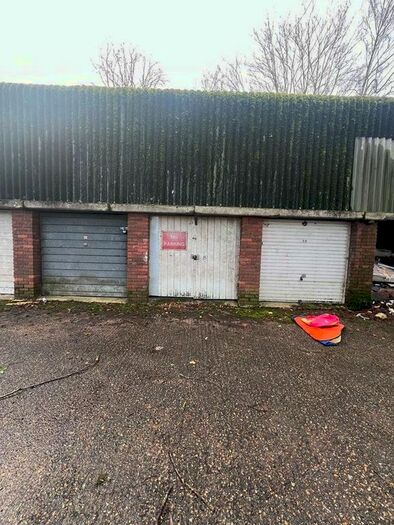 Garage / Parking To Rent In Starpoint, Luton, LU1