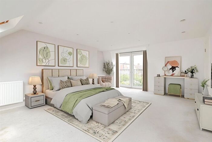 6 Bedroom Semi-Detached House To Rent In Magdalen Road, Wandsworth, London, SW18