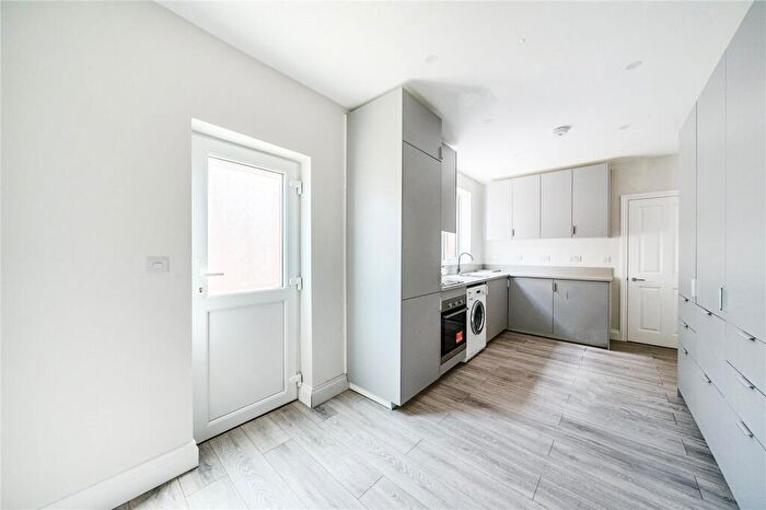 2 Bedroom Terraced House To Rent In Vale Road, Haringey, London, N4